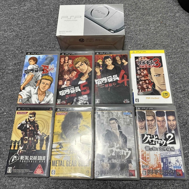 PlayStation Portable(プレイステーションポータブル)のPSP本体　ソフト8本セット エンタメ/ホビーのゲームソフト/ゲーム機本体(携帯用ゲーム機本体)の商品写真