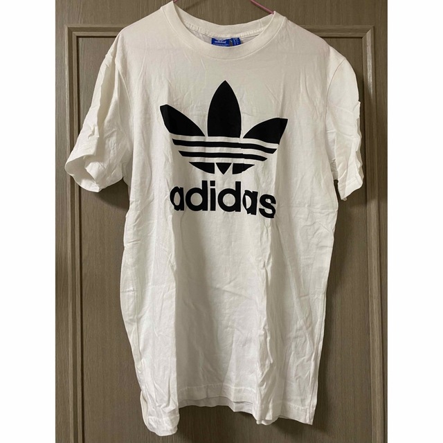 adidas(アディダス)のアディダス　オリジナル　tシャツ　ロゴ　トップス　半袖　白　夏服 メンズのトップス(Tシャツ/カットソー(半袖/袖なし))の商品写真