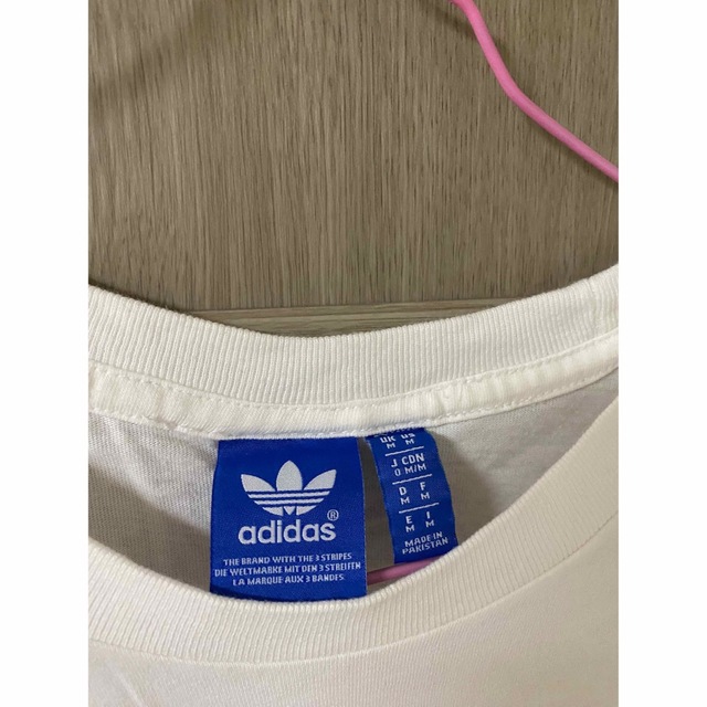 adidas(アディダス)のアディダス　オリジナル　tシャツ　ロゴ　トップス　半袖　白　夏服 メンズのトップス(Tシャツ/カットソー(半袖/袖なし))の商品写真