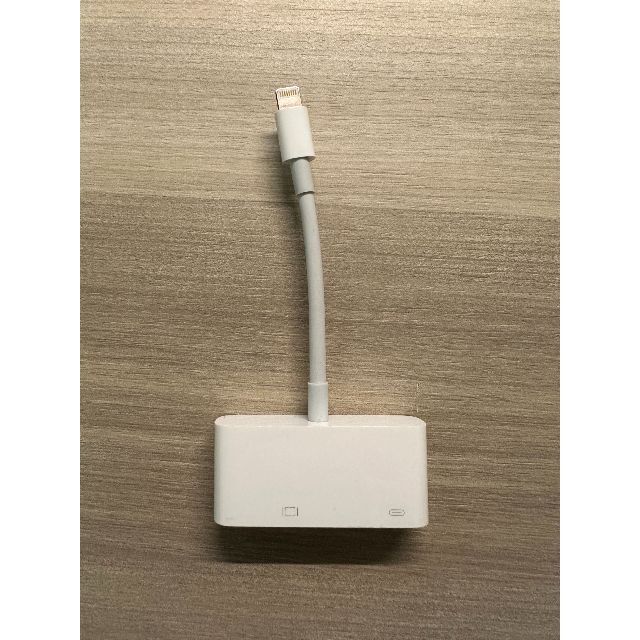 Apple(アップル)のApple Lightning-VGA アダプタ MD825ZM/A スマホ/家電/カメラのPC/タブレット(PC周辺機器)の商品写真