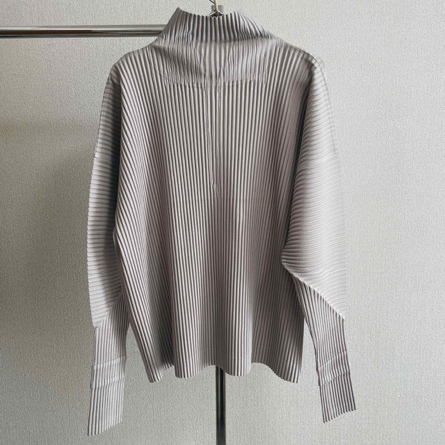 トップス　HOMME PLISSÉ ISSEY MIYAKE