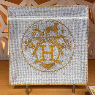 エルメス(Hermes)の【新品 未使用】エルメス モザイク ゴールド スクエアプレート 23cm(食器)