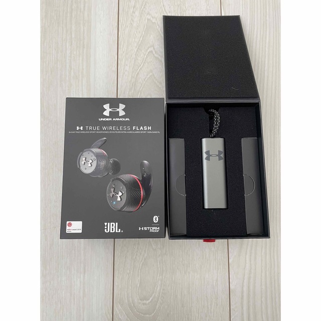 UNDER ARMOUR(アンダーアーマー)のアンダーアーマー　ワイヤレスイヤフォン スマホ/家電/カメラのオーディオ機器(ヘッドフォン/イヤフォン)の商品写真