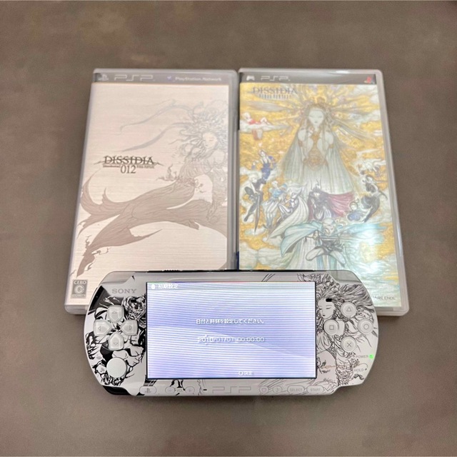 PlayStation Portable(プレイステーションポータブル)のSONY PSP3000  (FF20th Aniversary 限定モデル)  エンタメ/ホビーのゲームソフト/ゲーム機本体(携帯用ゲーム機本体)の商品写真