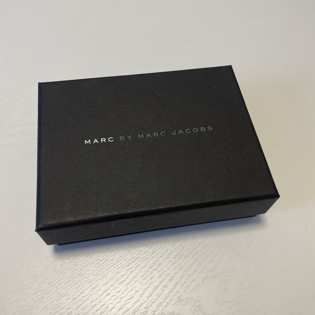 MARC BY MARC JACOBS(マークバイマークジェイコブス)のマーグバイマークジェイコブス 箱 レディースのバッグ(ショップ袋)の商品写真