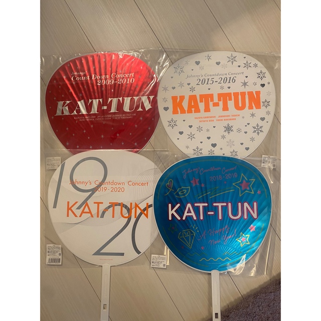 KAT-TUN(カトゥーン)のKAT-TUN カウコンうちわ 2009-2020 エンタメ/ホビーのタレントグッズ(アイドルグッズ)の商品写真