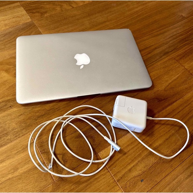 Mac (Apple)(マック)の【ジャンク品】MacBook Air 11.6インチ〔2011 mid〕 スマホ/家電/カメラのPC/タブレット(ノートPC)の商品写真