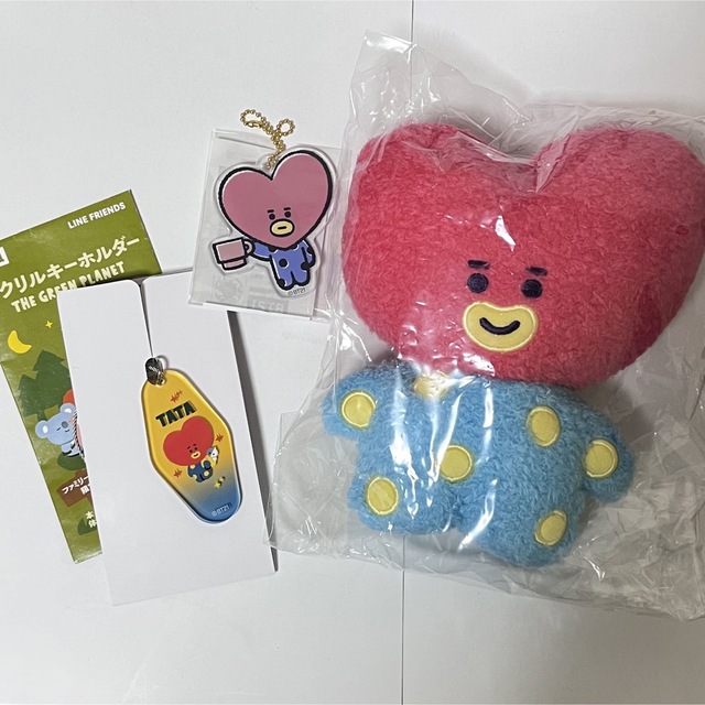 BT21(ビーティーイシビル)のBT21 TATA グッズまとめ売り たっとん S アクキー　計3点 エンタメ/ホビーのおもちゃ/ぬいぐるみ(キャラクターグッズ)の商品写真