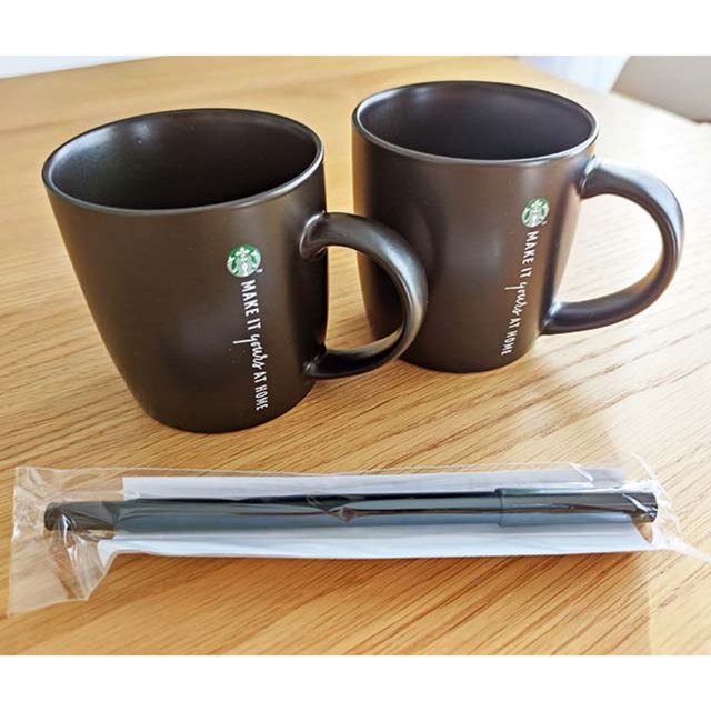 Starbucks Coffee(スターバックスコーヒー)の【非売品】スターバックス　手書きメッセージが書ける　マグカップ2個　専用ペン インテリア/住まい/日用品のキッチン/食器(グラス/カップ)の商品写真