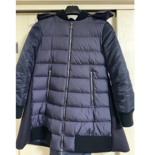 MONCLER(モンクレール)のお値下げ中⭐︎モンクレールMONCLER 大人もオッケー　ダウン レディースのジャケット/アウター(ダウンジャケット)の商品写真