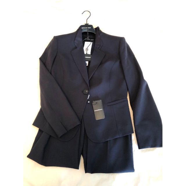 新品エンポリオ・アルマーニ パンツスーツ　サイズ48 カラー；濃紺