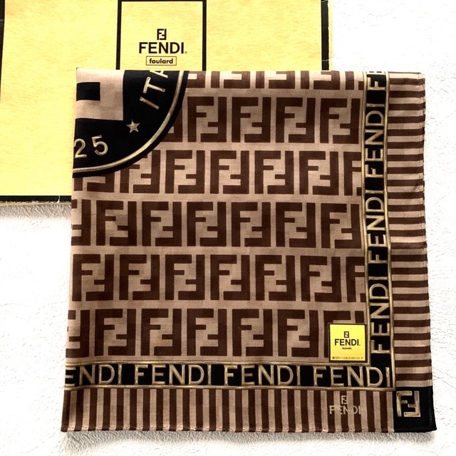 FENDI(フェンディ)のFENDI★フェンディ★ハンカチ W ★新品未使用ズッカ♪ レディースのファッション小物(ハンカチ)の商品写真