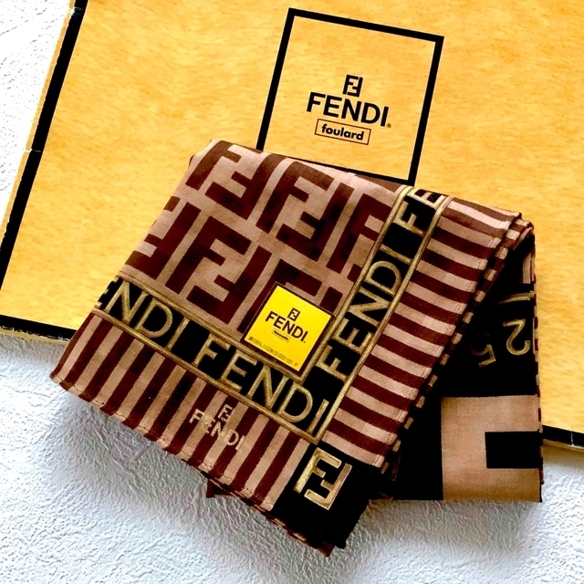 FENDI(フェンディ)のFENDI★フェンディ★ハンカチ W ★新品未使用ズッカ♪ レディースのファッション小物(ハンカチ)の商品写真