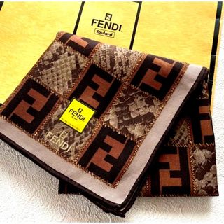 フェンディ(FENDI)のFENDI★フェンディ★シルク混スカーフ T ★新品未使用⭐︎パイソンズッカ♪(バンダナ/スカーフ)