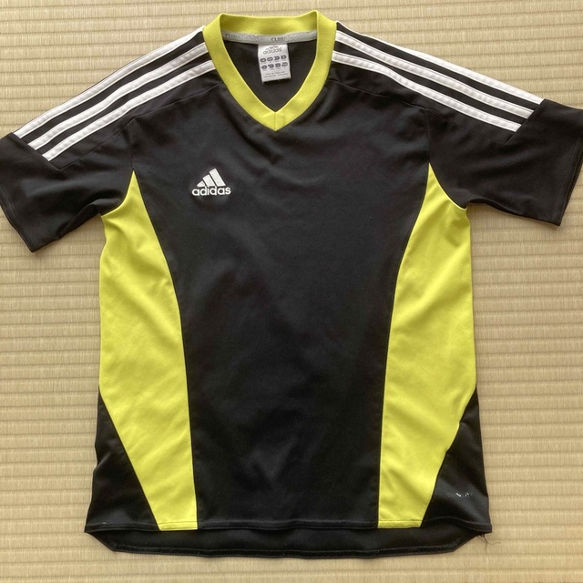 adidas(アディダス)のサッカー　半袖シャツ　140 キッズ/ベビー/マタニティのキッズ服男の子用(90cm~)(Tシャツ/カットソー)の商品写真