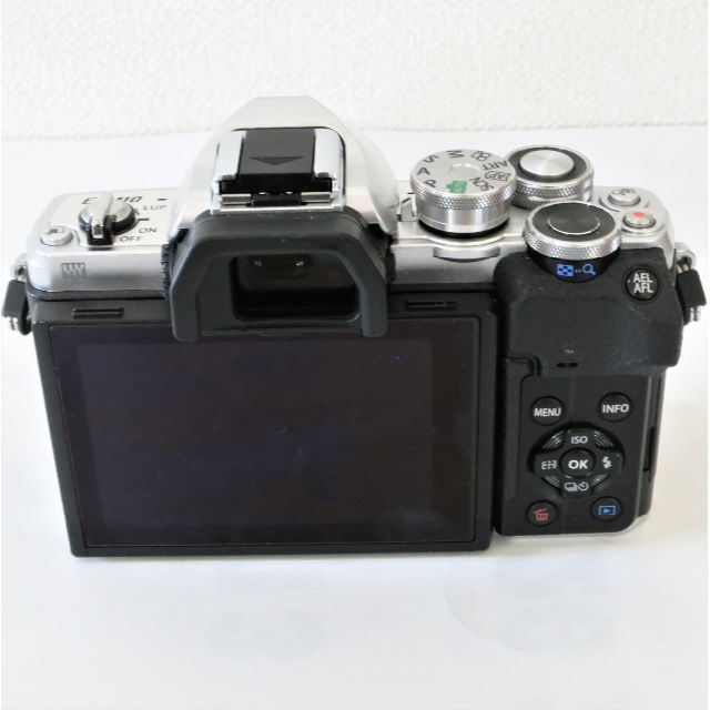 極美品　オリンパス　OM-D E-M10 Mark Ⅳ　ダブルズーム スマホ/家電/カメラのカメラ(ミラーレス一眼)の商品写真