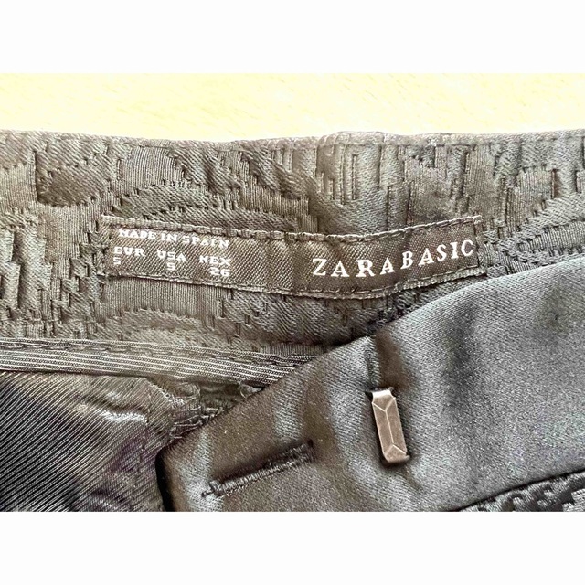 人気ブランドの新作 値下げ 新品未使用 ZARAショートパンツ 最終値下げ!ZARA、デニムハーフパンツ、ブラック!