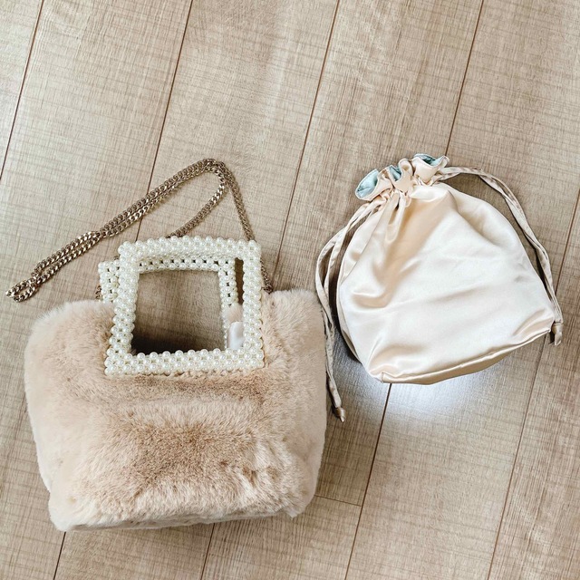ZARA パール風ハンドル付きフェイクファーバスケットバッグ