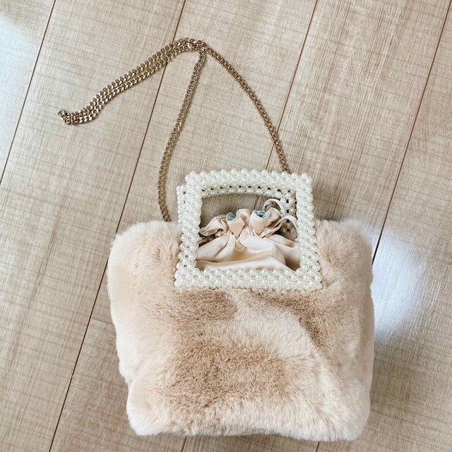 美品 ZARA パール風ハンドル付きフェイクファーバスケットバッグ ...
