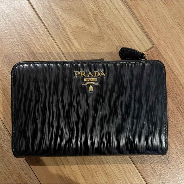 PRADA 二つ折り 財布