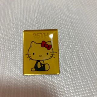 いちご新聞付録　キティ25周年ピンバッジ(バッジ/ピンバッジ)