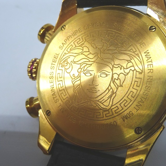 VERSACE(ヴェルサーチ)のヴェルサーチ 腕時計 V-レイ V-RAY VDB040014 クロノグラフ クォーツ シルバー系文字盤 メンズ VERSACE Ft579841 中古 メンズの時計(腕時計(アナログ))の商品写真