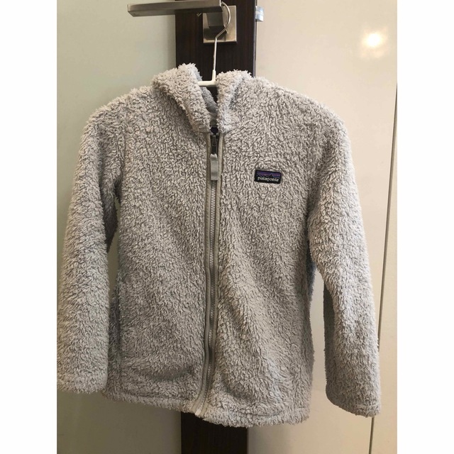 patagonia(パタゴニア)のPatagonia パタゴニア　フード付きフリース　男女兼用　7-8歳 キッズ/ベビー/マタニティのキッズ服女の子用(90cm~)(ジャケット/上着)の商品写真