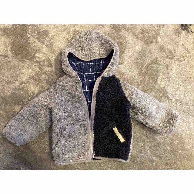 フリース　リバーシブル　フード付き　キッズ キッズ/ベビー/マタニティのキッズ服男の子用(90cm~)(ジャケット/上着)の商品写真