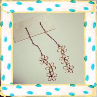 ビームス(BEAMS)のBEAMSお花ピアス♡(ピアス)