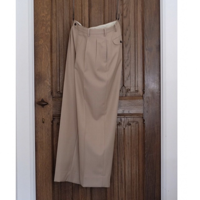 COMOLI(コモリ)の002 Dress Trousers (HS)COLOR：Sand Beige メンズのパンツ(スラックス)の商品写真