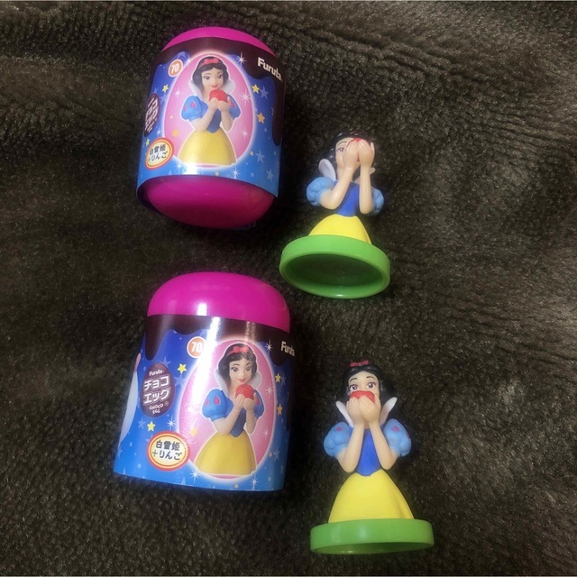 Disney(ディズニー)のチョコエッグ ディズニーキャラクター part6 白雪姫＋りんご 2つセット エンタメ/ホビーのおもちゃ/ぬいぐるみ(キャラクターグッズ)の商品写真