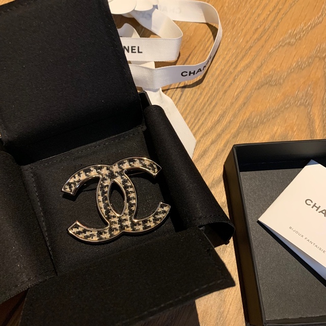 新作 新品CHANEL シャネル ツイード ブローチ ココマーク ピンク