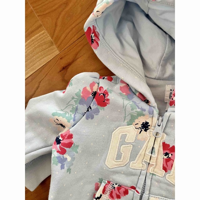 babyGAP(ベビーギャップ)の美品　GAP　babyGAP パーカー　トレーナー　裏起毛 キッズ/ベビー/マタニティのベビー服(~85cm)(ジャケット/コート)の商品写真