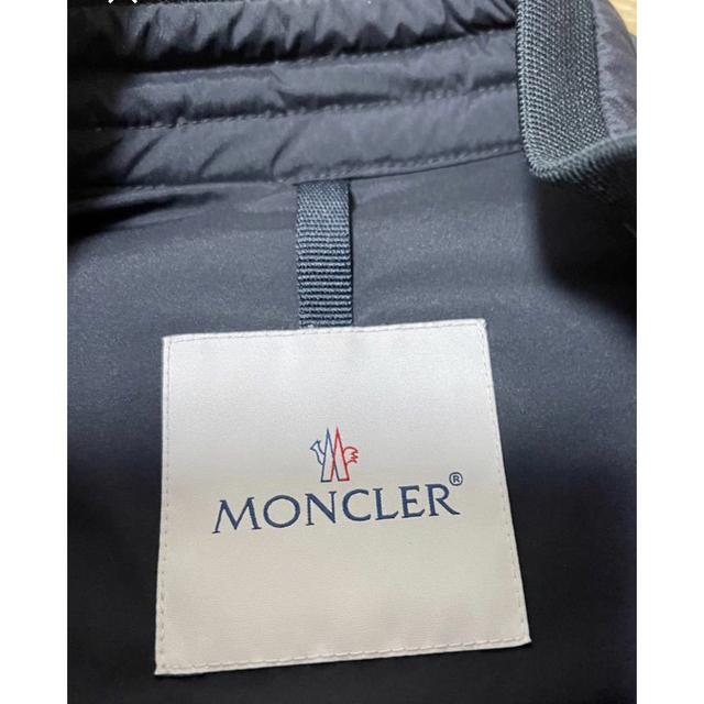 MONCLER(モンクレール)の（goda様専用）モンクレール ライダースダウンベスト オールブラック Mサイズ メンズのジャケット/アウター(ダウンベスト)の商品写真