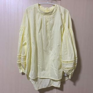 トラッゾドンナ(TORRAZZO DONNA)の【新品】TORRAZO DONNA クリームイエローのブラウス(シャツ/ブラウス(長袖/七分))