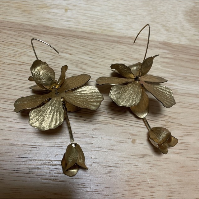 ii accessory 大きなお花のピアスの通販 by Eimy's shop|ラクマ