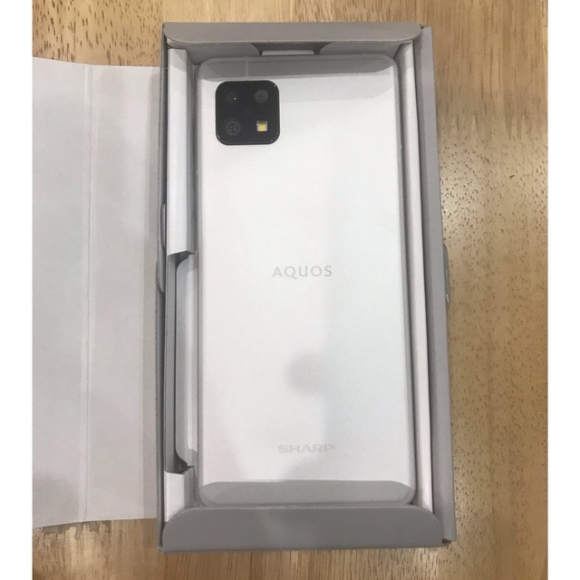 AQUOS Sense6 4GB 64GB SH-M19 シルバー スマホ/家電/カメラのスマートフォン/携帯電話(スマートフォン本体)の商品写真