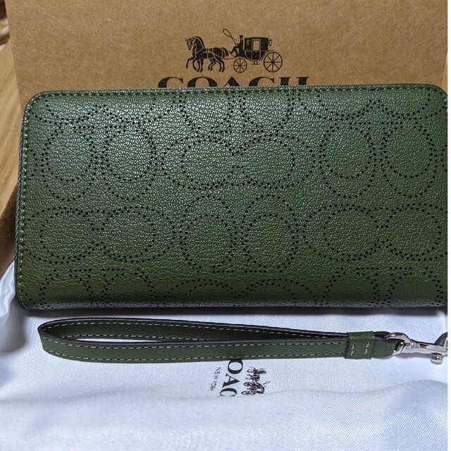 COACH(コーチ)のCOACH  長財布　シグネチャー　濃いグリーン レディースのファッション小物(財布)の商品写真