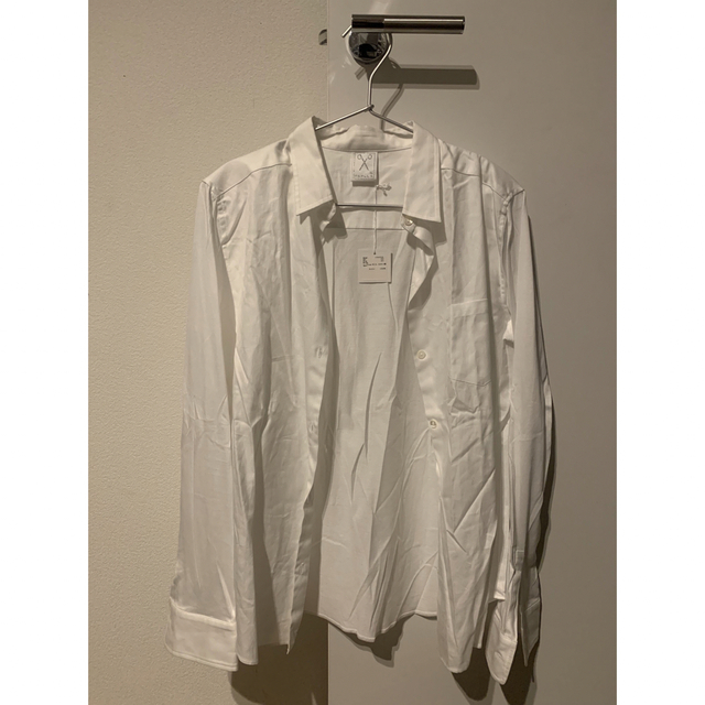 白コットン　100% シャツ レディースのトップス(シャツ/ブラウス(長袖/七分))の商品写真
