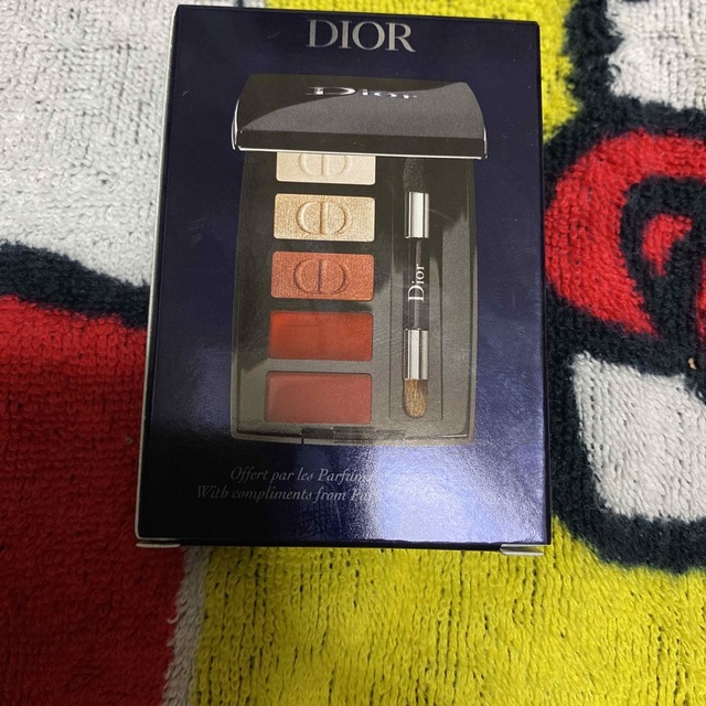 Dior(ディオール)のDIOR  アイ&リップパレット　ノベルティ　未使用 コスメ/美容のベースメイク/化粧品(アイシャドウ)の商品写真