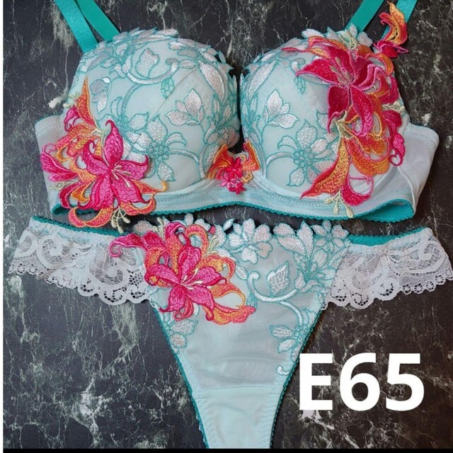 Wacoal - サルート53G E65 & ソングM MEの通販 by ちゃこ's shop