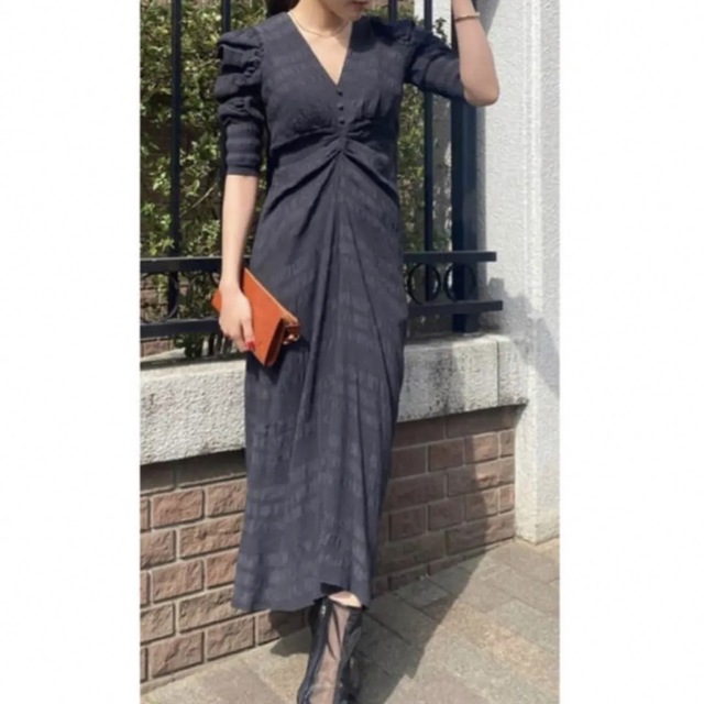 Ameri VINTAGE(アメリヴィンテージ)のAmeri VINTAGE BACK OPEN GATHER DRESS レディースのワンピース(ロングワンピース/マキシワンピース)の商品写真