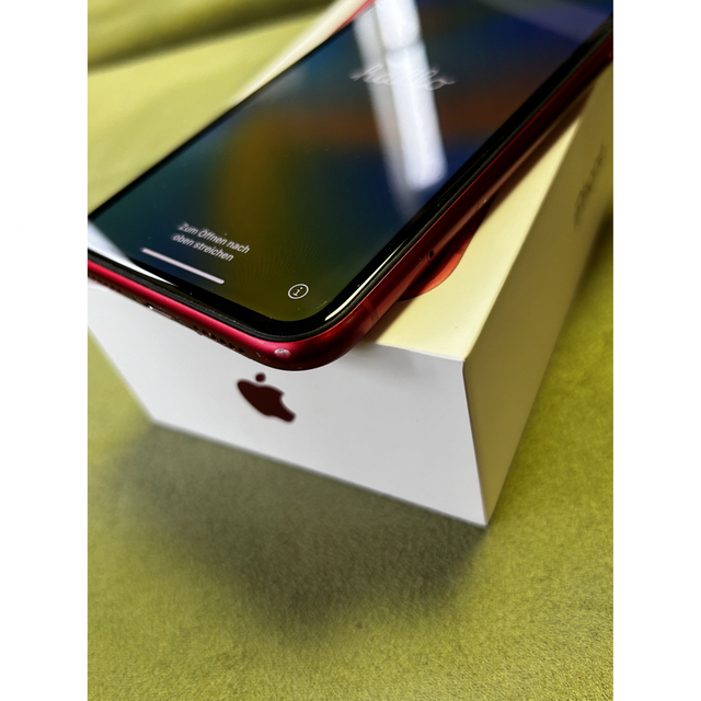 iPhone 11 レッド　128GB 4