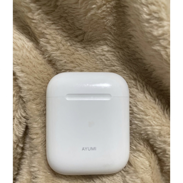 AirPods 第二世代 正規品 ケースのみ 刻印あり スマホ/家電/カメラのオーディオ機器(ヘッドフォン/イヤフォン)の商品写真