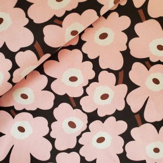 マリメッコ(marimekko)のキャンバス生地　帆布　北欧風フラワー　マリメッコ柄風　ピンク　143×50㎝(生地/糸)