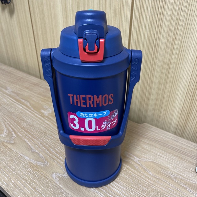 THERMOS(サーモス)のサーモス 水筒 真空断熱スポーツジャグ 3.0L ネイビーレッド 美品 キッズ/ベビー/マタニティの授乳/お食事用品(水筒)の商品写真