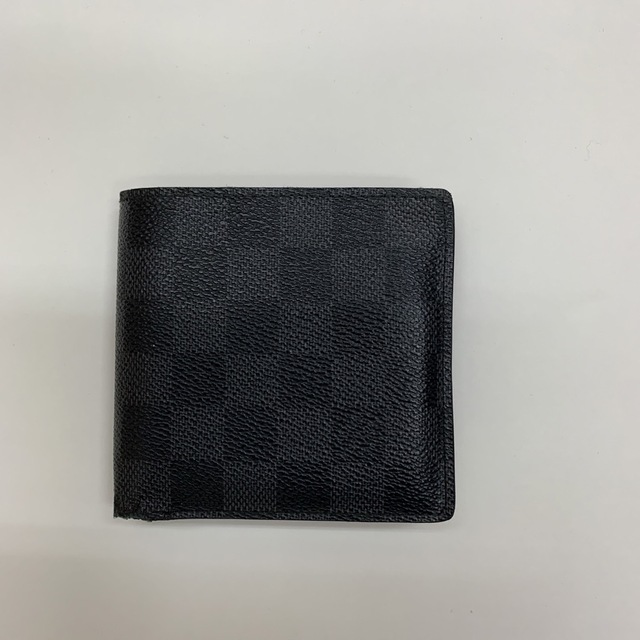 LOUIS VUITTON(ルイヴィトン)のLOUIS VUITTONのダミエグラフィエの二つ折り財布 メンズのファッション小物(折り財布)の商品写真