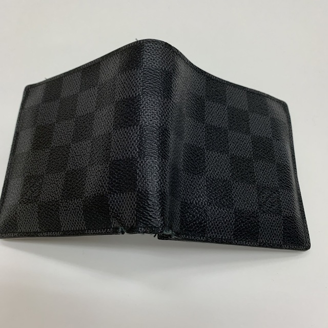 LOUIS VUITTON(ルイヴィトン)のLOUIS VUITTONのダミエグラフィエの二つ折り財布 メンズのファッション小物(折り財布)の商品写真