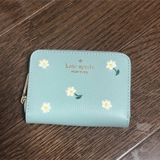 kate spade new york(ケイトスペードニューヨーク)の新品未使用【ケイトスペイド】小銭入れ カードケース コスメ/美容のメイク道具/ケアグッズ(メイクボックス)の商品写真