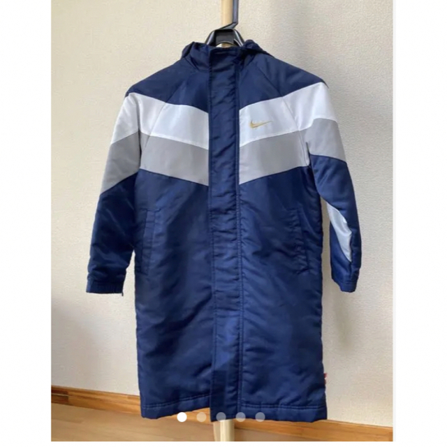 【ria様専用】NIKE ベンチコート 130 XS キッズ/ベビー/マタニティのキッズ服男の子用(90cm~)(ジャケット/上着)の商品写真